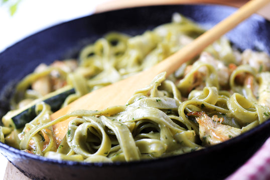 Spinach Marinated Pasta with Sliced Chicken
